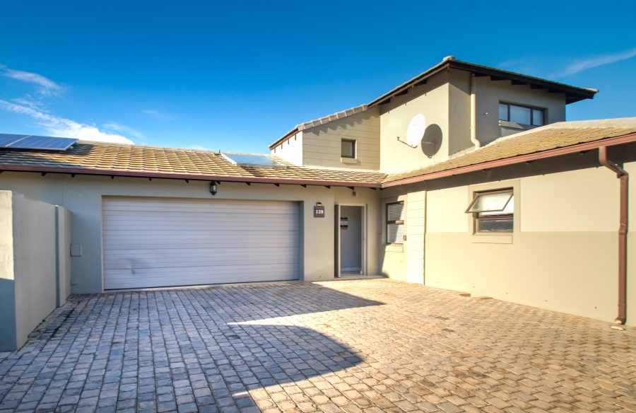 4 Bedroom Property for Sale in Hartenbos Landgoed Western Cape